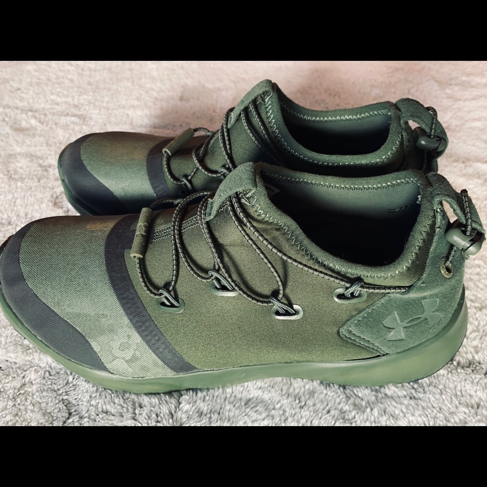 Under Armour Boy light weight shoes